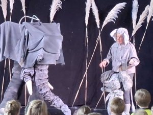 Tanztheater verzaubert die Grundschüler