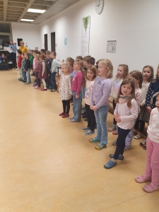 Adventliche Viertelstunde der Klassen 1a, 1b, 1c und der Vorschulkinder