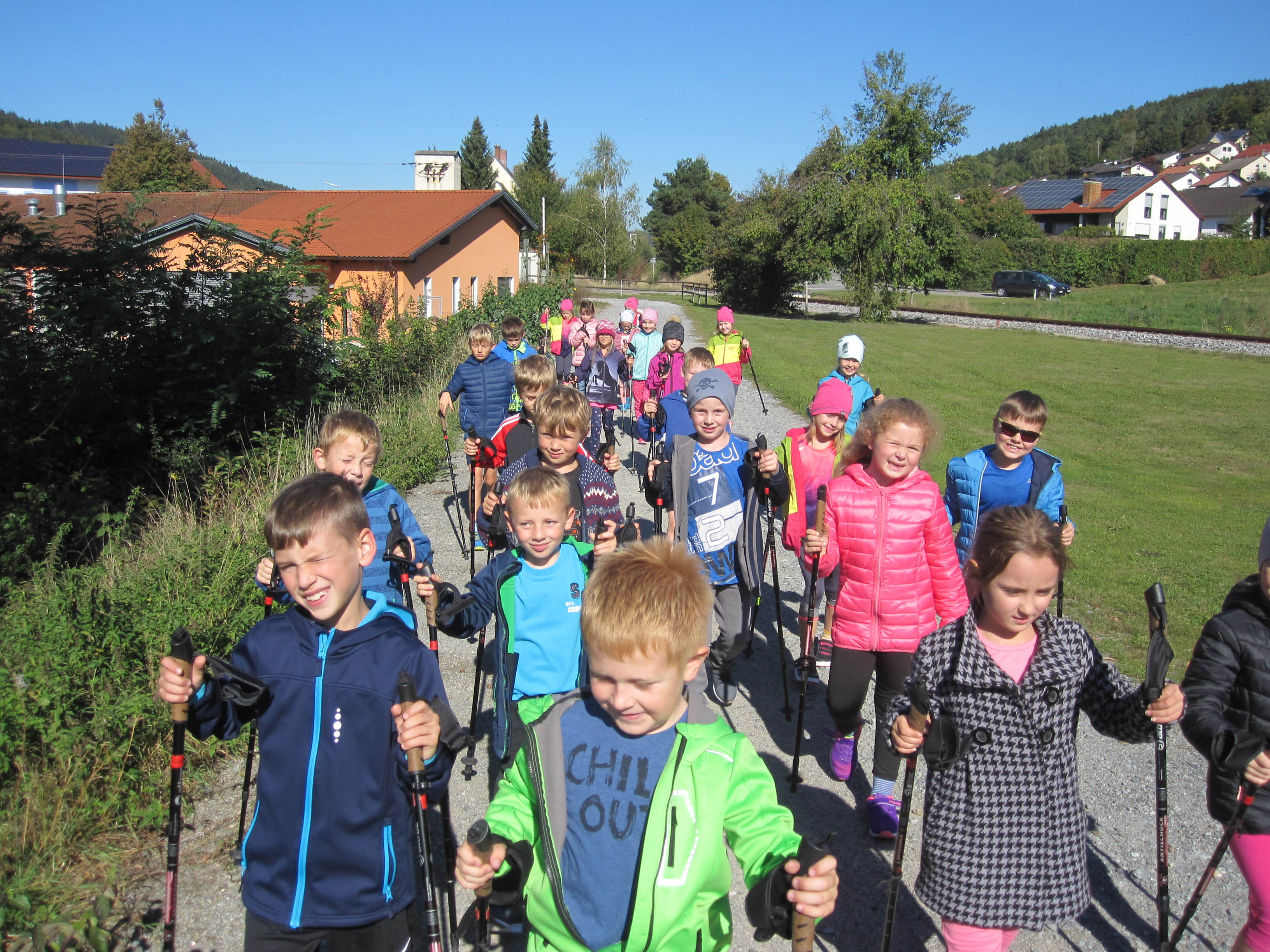 Nordic Walking hält die Kinder fit